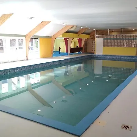 Sunclass 182 Le Chaperon Rouge Chalet